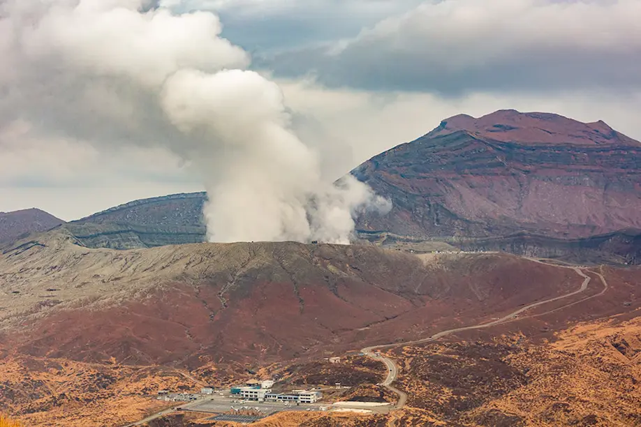 阿蘇草千里步道與火山草原