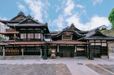 道後溫泉本館外觀與溫泉街
