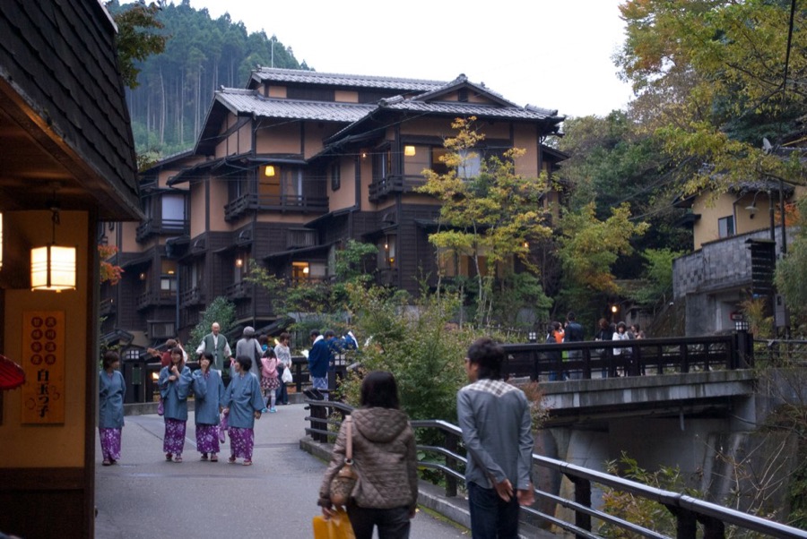 黑川溫泉街與旅館街景