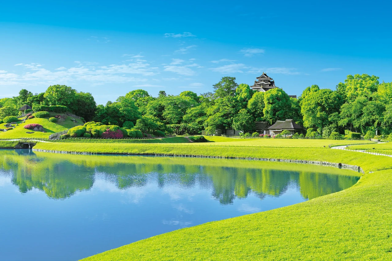 岡山後樂園園內步道與庭園景色