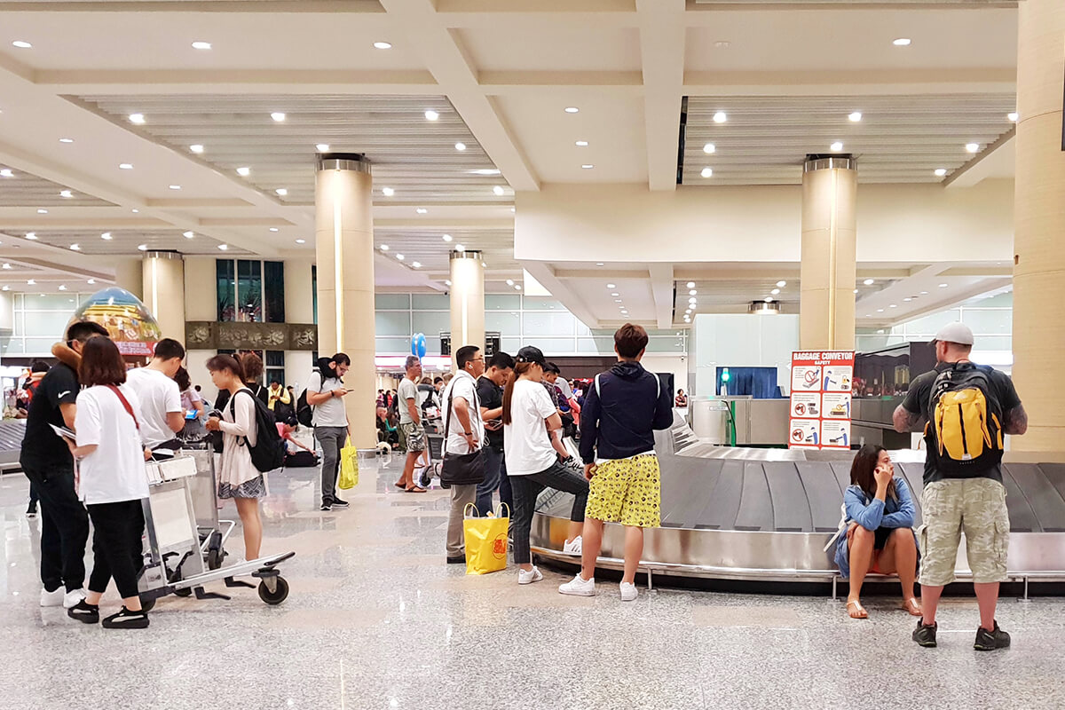 峇里伍拉賴國際機場行李提取大堂實景
