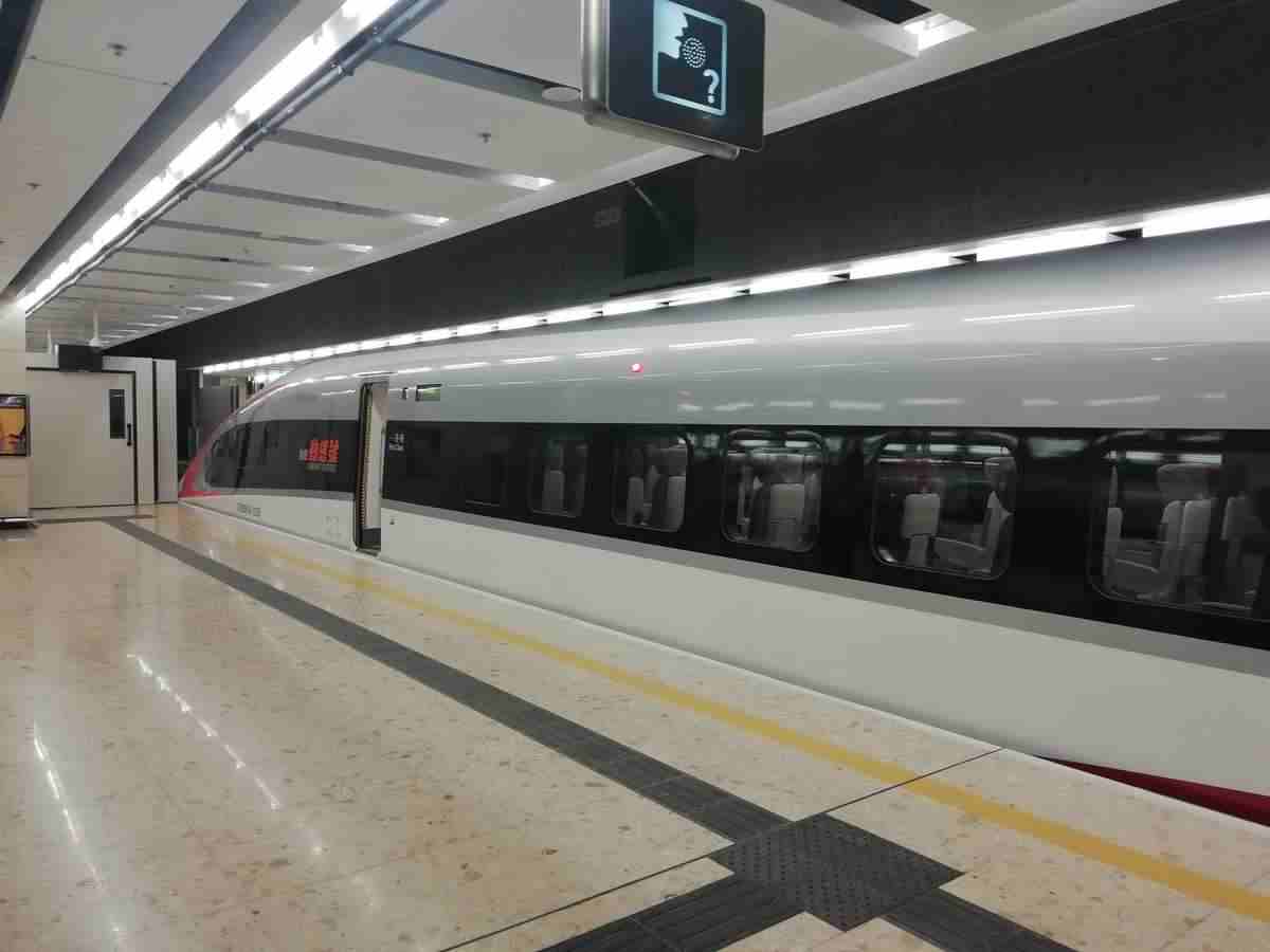 動感號高鐵列車停靠香港西九龍站